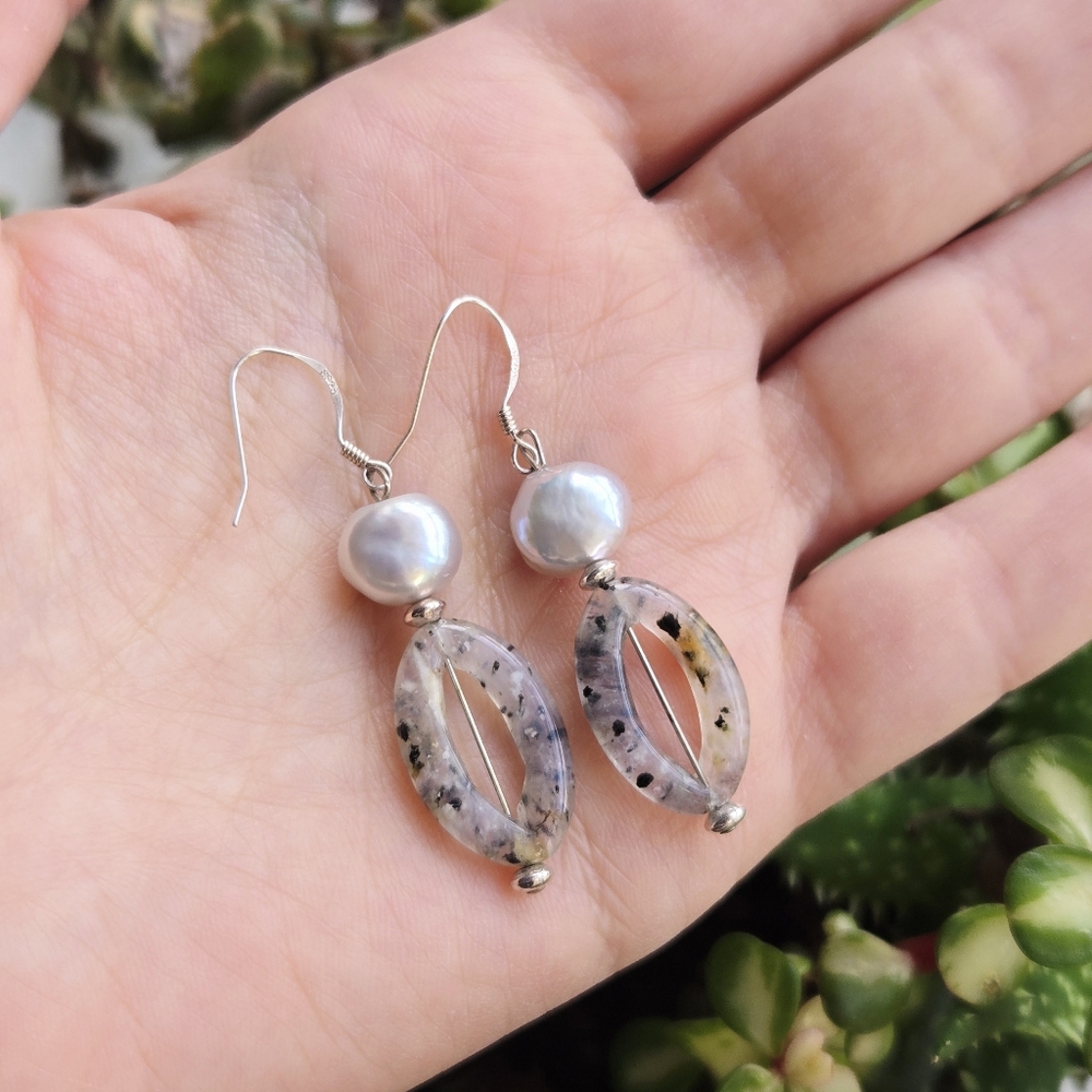 Pair of 925 Sterling Silver Freshwater Pearl & Agate Dangle Drop Earrings